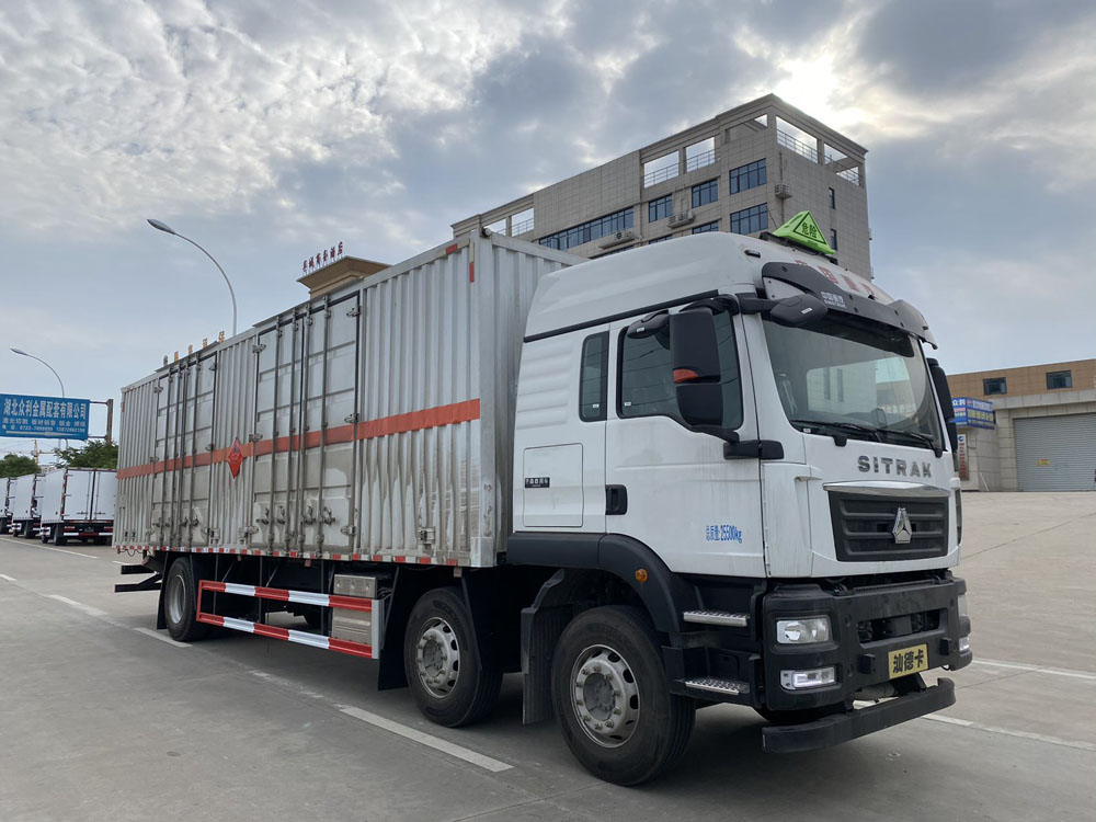 易燃液體廂式運(yùn)輸車(chē)，廂式運(yùn)輸車(chē)，楚勝汽車(chē)集團(tuán)